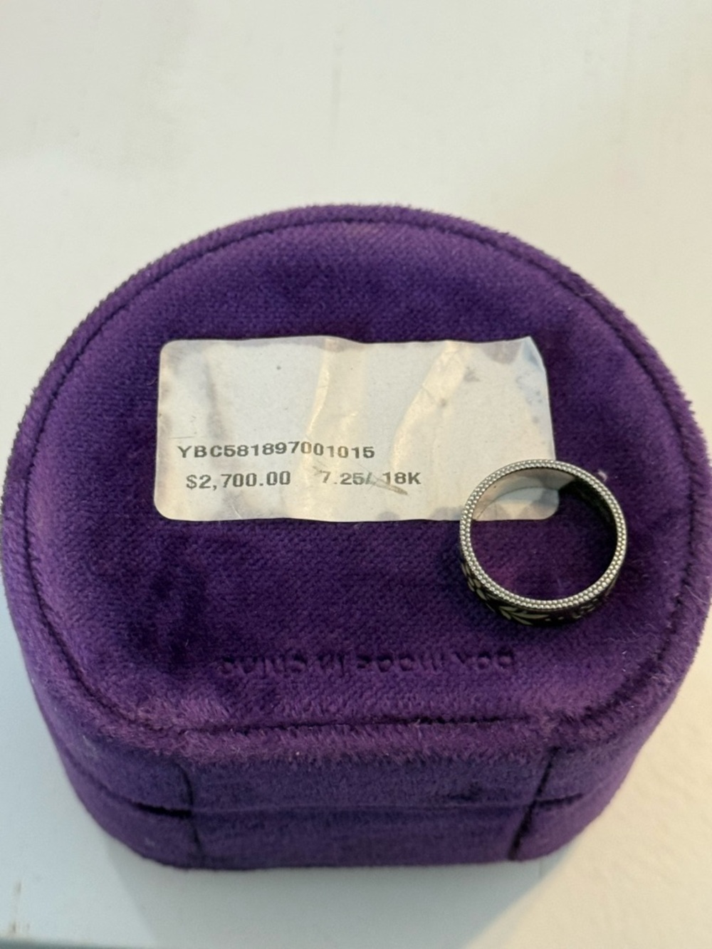 Gucci Silver white Gold Engraved Logo Band ring with Purple Velvet Box - Picture 9 of 9